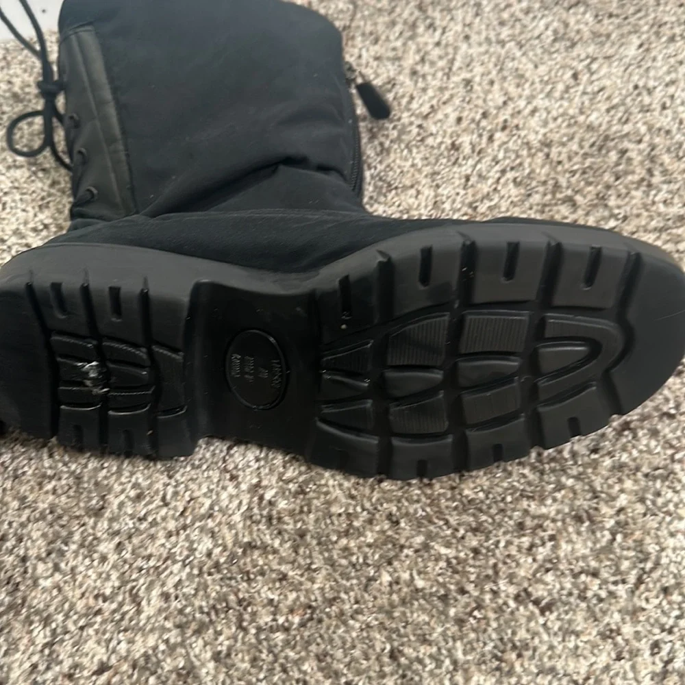 Canada toe warmer black boots size 9  comfy winter